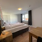 Apartment Großzügige Am Stadtrand *