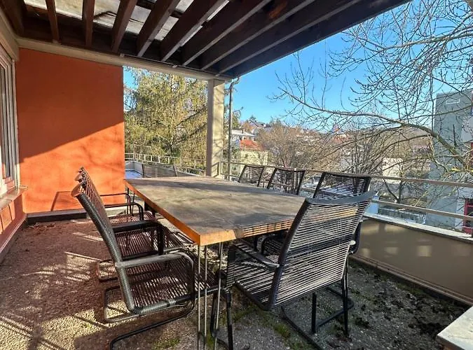 Grosszuegige Am Stadtrand Würzburg